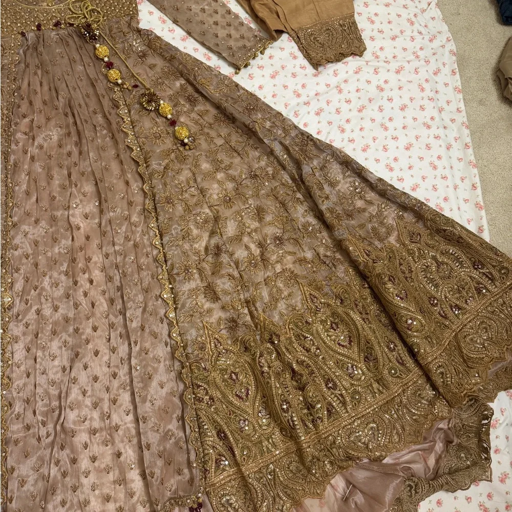 Chic Long Sleeve Beige and Gold Dress Pakistani (small size ) - Picture 7 of 7